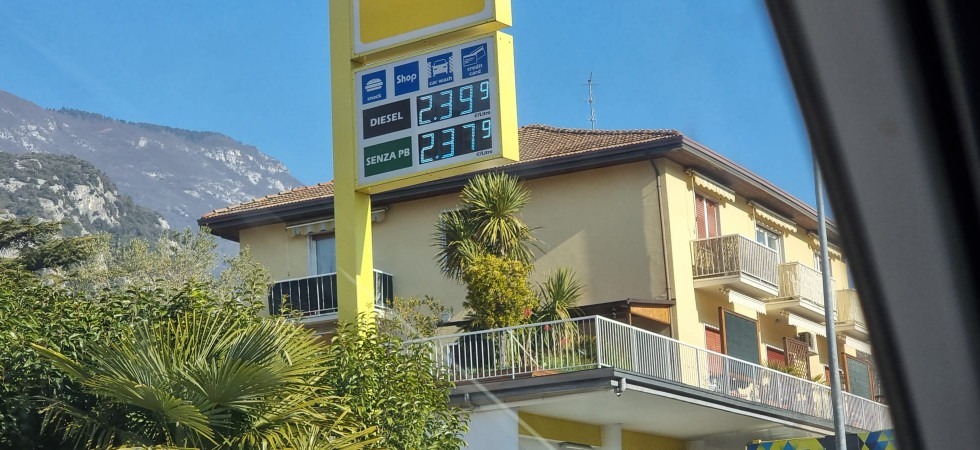 Aumenti ingiustificati'' della benzina, esposto in Procura